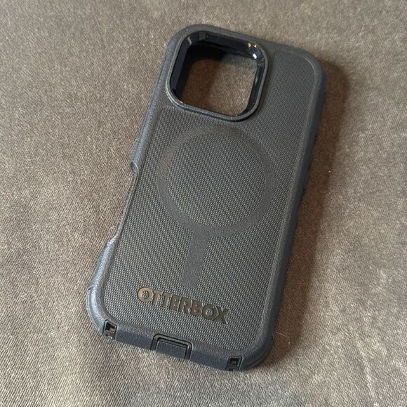 OtterBox Defender Pro Black iPhone 16 Pro Case MagSafe NEW Open Box - Picture 4 of 11